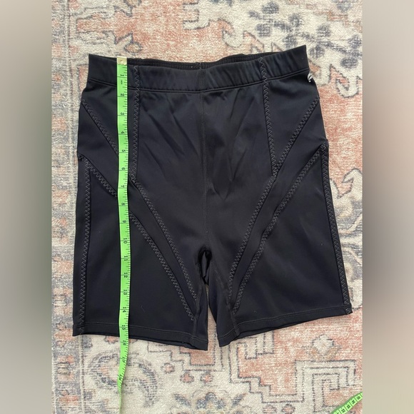 Fabletics Black High-Waisted Statement Motion365 Shorts Size Small - Picture 4 of 4